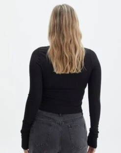 Scoop Neck Long Sleeve Crop Top 24 Scoop Neck Long Sleeve Crop Top -Glassons mylie wide rib scoop black back tl111290vis