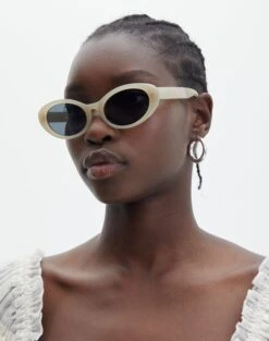 Ruched Twist Front Bandeau Bikini Top -Glassons rochelle oval sunglasses take a shelfie front ga135597sun